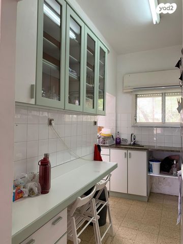 דירה, כיכר היינריך היינה 21, מרכז הכרמל, חיפה