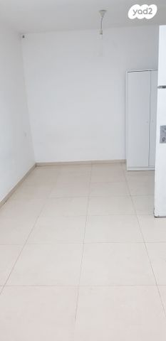 יחידת דיור, שמואל הנגיד 61, קרית שז"ר, רעננה