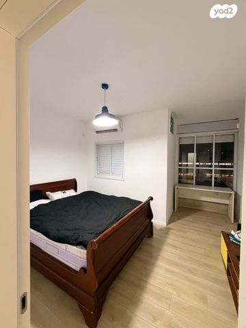 דירה, משה שרת 21, לב העיר, בת ים