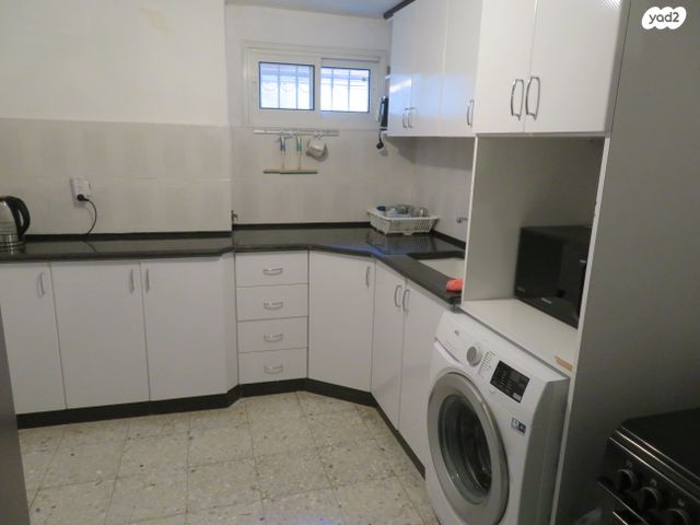 דירת גן, בצלאל בצרווי 11, פסגת זאב, ירושלים