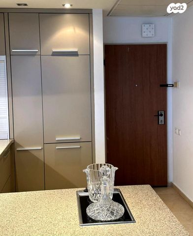 דירה, דרך זאב ז'בוטינסקי 7, בורסה, רמת גן