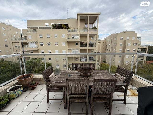 דירה, חניתה, כפר סבא