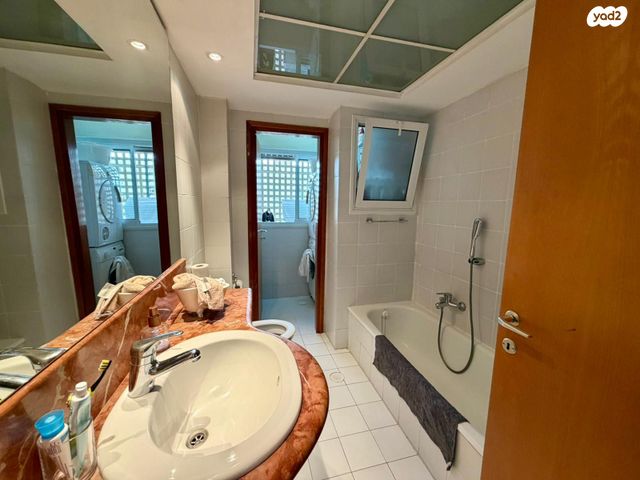 דירה, חניתה, כפר סבא