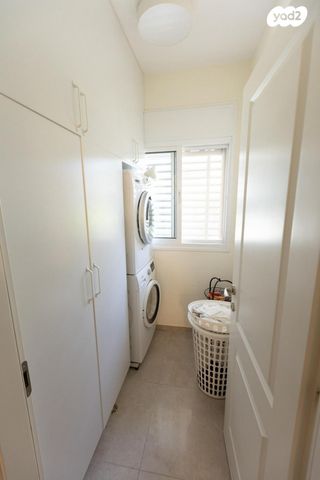 דירה, החרוב, שאר העיר, טירת כרמל