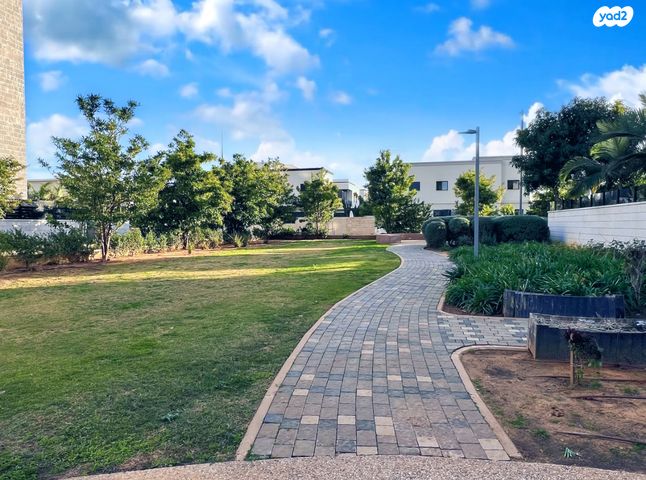 גג/ פנטהאוז, אהבת אדם, שרונה, כפר יונה