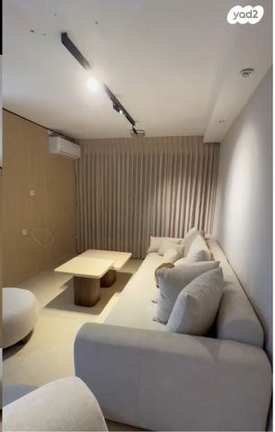 שדרות מונטיפיורי 18