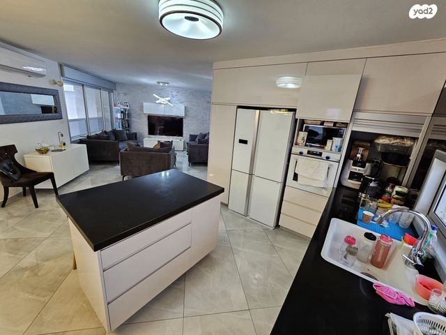 דירה, שדרות העצמאות 2, עצמאות יוספטל, בת ים