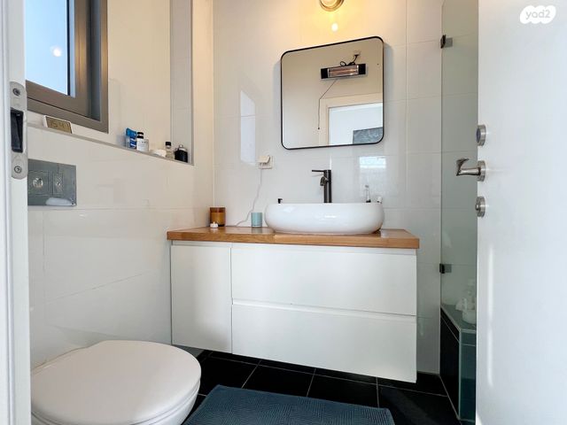 גג/ פנטהאוז, אהבת אדם, שרונה, כפר יונה