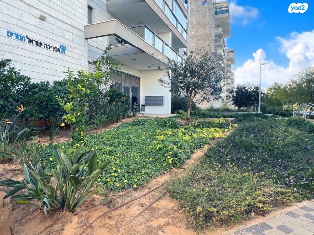 גג/ פנטהאוז, אהבת אדם, שרונה, כפר יונה