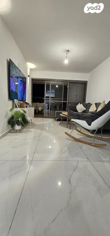 ז'בוטינסקי 15