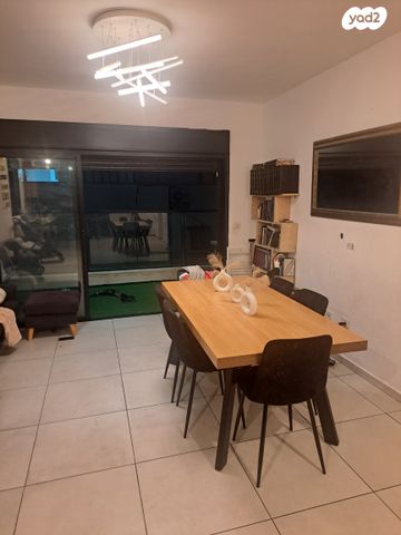 התשעים ושלוש 