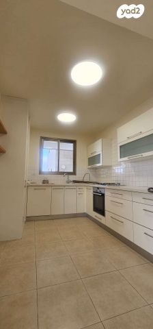 דירה, יבנה, קרית יערים, רמת השרון