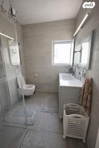 בית פרטי/ קוטג', נאות הפרחים, גן יבנה