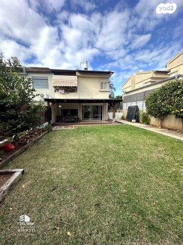 בית פרטי/ קוטג', נאות הפרחים, גן יבנה