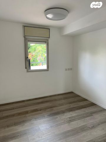 דירה, דרך הציונות, גבעת הסלעים, ראש העין