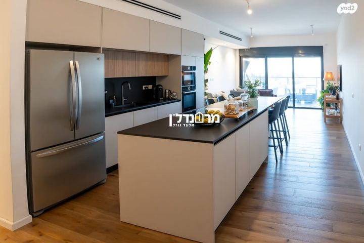 דירה, י.ל. ברוך, הרצליה