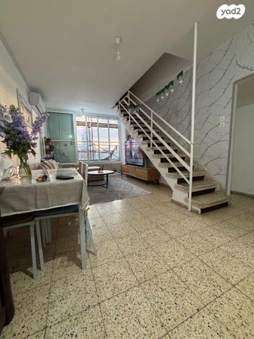 גג/ פנטהאוז, השיקמה 5, דרום מערב ותיק, בת ים