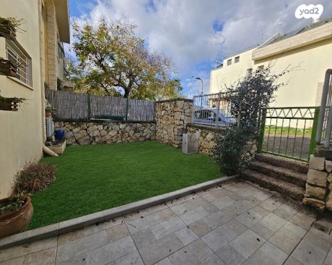 דו משפחתי, קרית טבעון