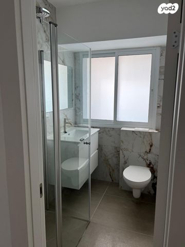 דירה, דרך הציונות, גבעת הסלעים, ראש העין