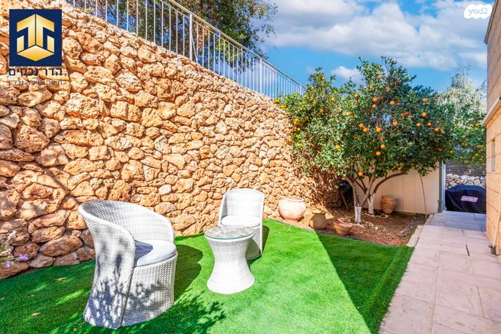 בית פרטי/ קוטג', הגיתית, כלי שיר, מעלה אדומים