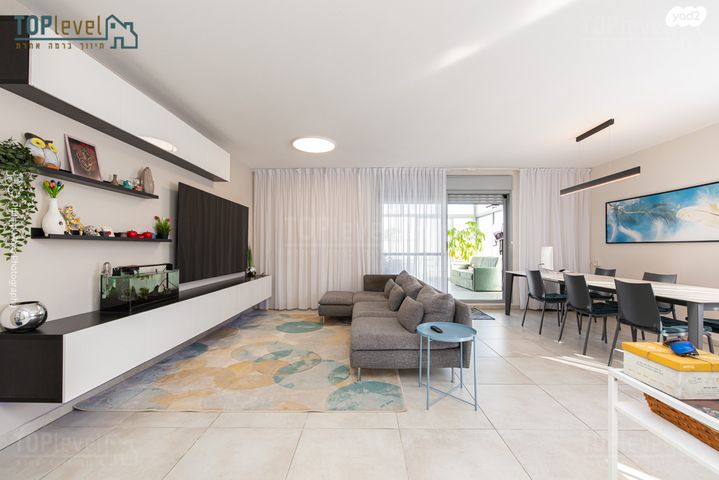 גג/ פנטהאוז, שדרות מנחם בגין 10, החותרים, טירת כרמל