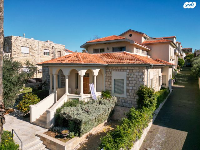 דו משפחתי, מושבה מרכז, זכרון יעקב