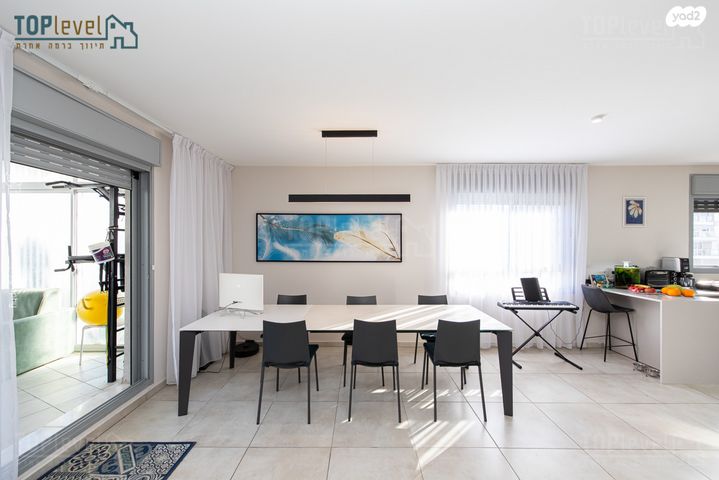 גג/ פנטהאוז, שדרות מנחם בגין 10, החותרים, טירת כרמל