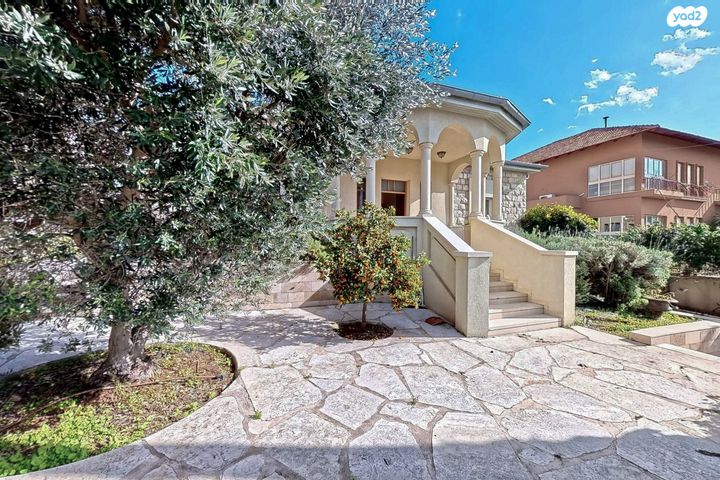 דו משפחתי, מושבה מרכז, זכרון יעקב