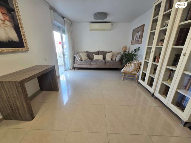 דירה, אבני החושן, אבני החושן, מעלה אדומים