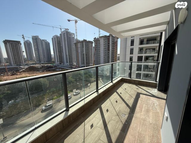 דירה, יהורם גאון, דרום חדש, פארק הים, בת ים