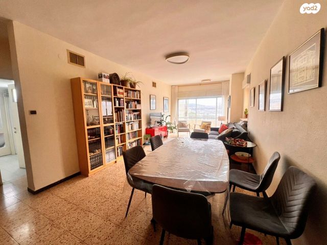 גבעת הורדים, רסקו