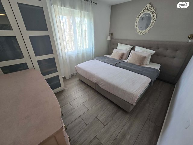 דירה, אבני החושן, אבני החושן, מעלה אדומים