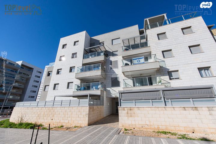 גג/ פנטהאוז, שדרות מנחם בגין 10, החותרים, טירת כרמל