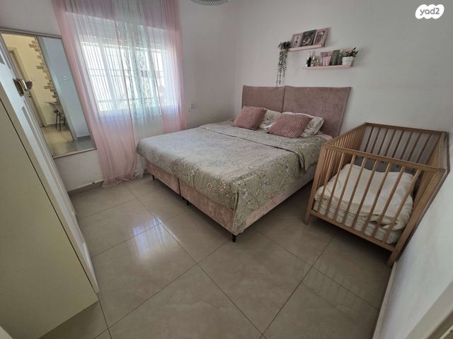 דירה, אבני החושן, אבני החושן, מעלה אדומים