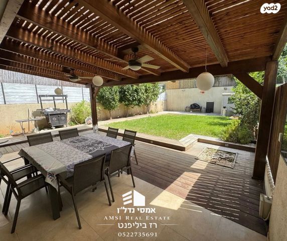 בית פרטי/ קוטג', נאות הפרחים, גן יבנה