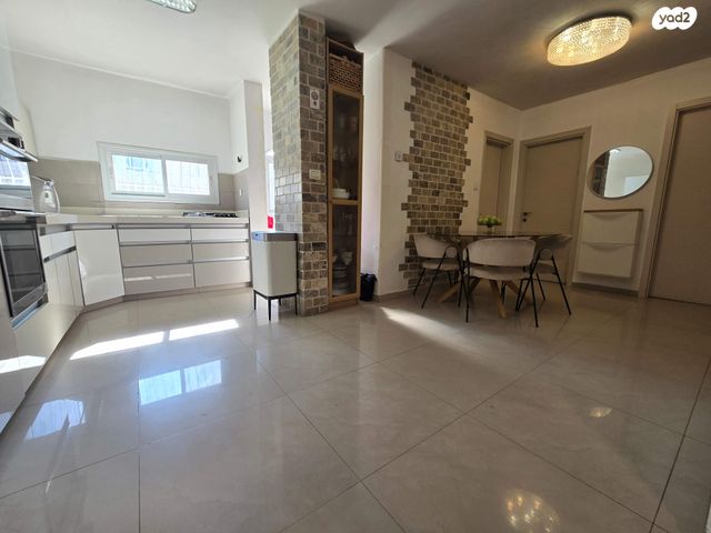 דירה, אבני החושן, אבני החושן, מעלה אדומים