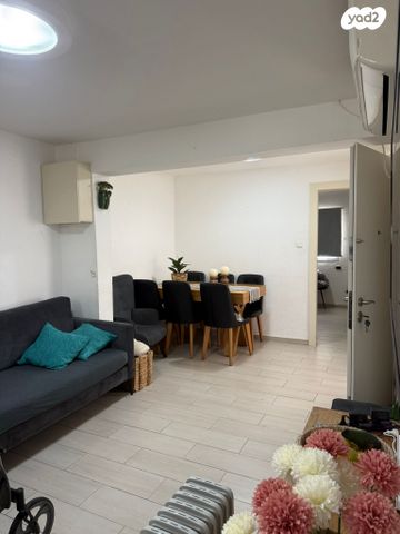 דו משפחתי, המרגלית, הפרחים, קרית גת