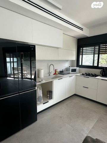 דירה, יוסי בנאי, גבעת זמר, חיפה