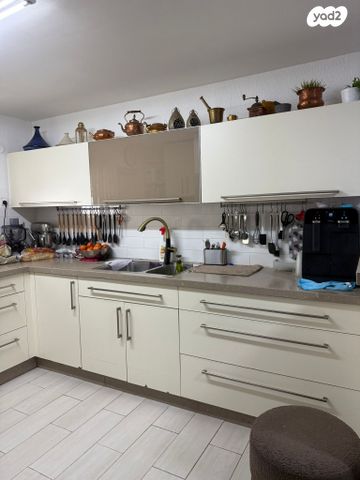 דו משפחתי, המרגלית, הפרחים, קרית גת