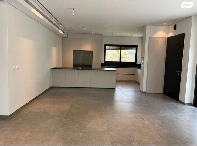 דירת גן, שולמית אלוני 3, בצל האורנים, קרית טבעון