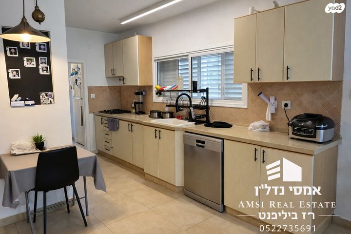 בית פרטי/ קוטג', נאות הפרחים, גן יבנה