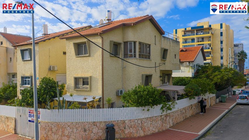 דו משפחתי, הגולשים 15, רובע ד', אשדוד