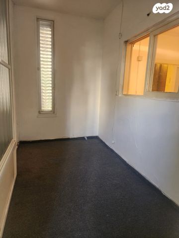 דירה, גרשום 14, נווה רם, שיכון מזרחי, רמת גן