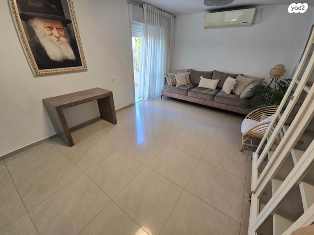 דירה, אבני החושן, אבני החושן, מעלה אדומים