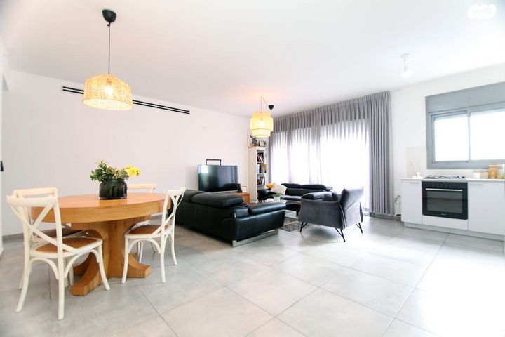 דירה, הרב נריה 3, קרית השרון, נתניה