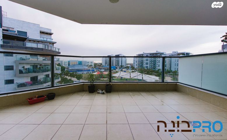 דירה, אורנה פורת, הרקפות, ראשון לציון