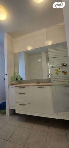 דירה, יבנה, קרית יערים, רמת השרון