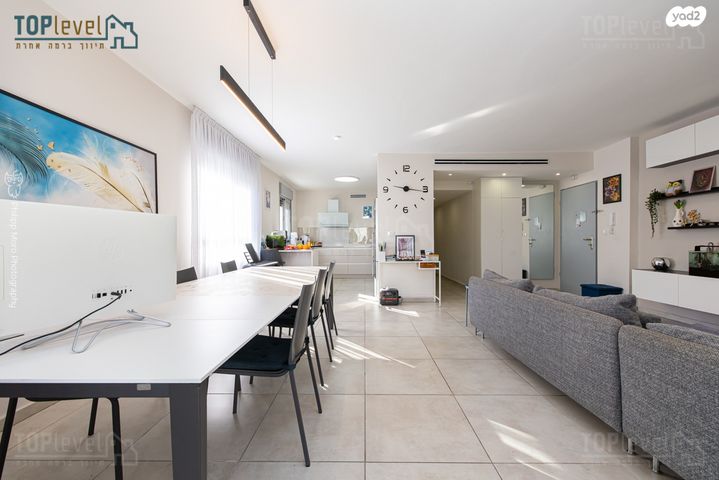 גג/ פנטהאוז, שדרות מנחם בגין 10, החותרים, טירת כרמל