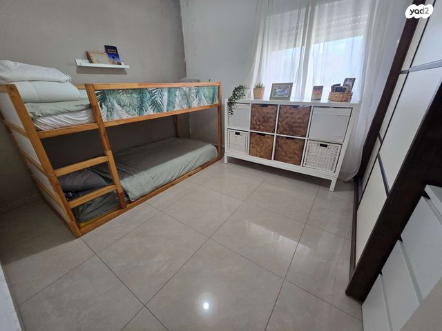 דירה, אבני החושן, אבני החושן, מעלה אדומים