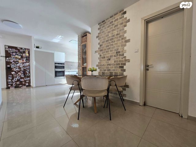 דירה, אבני החושן, אבני החושן, מעלה אדומים